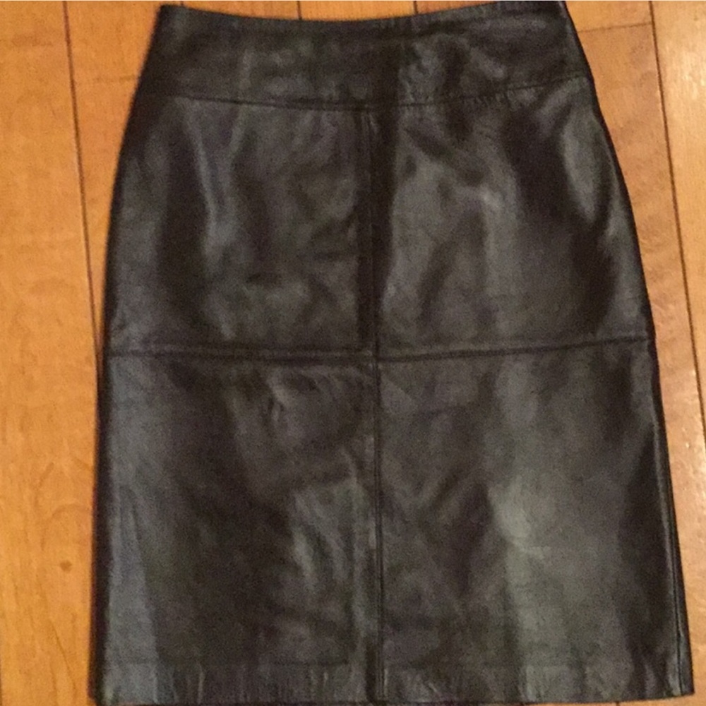 Jaclyn Smith 100% leather skirt